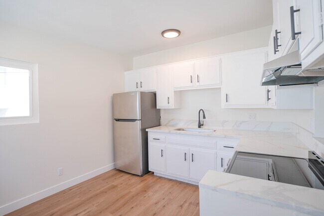 Building Photo - 821 W 167th St