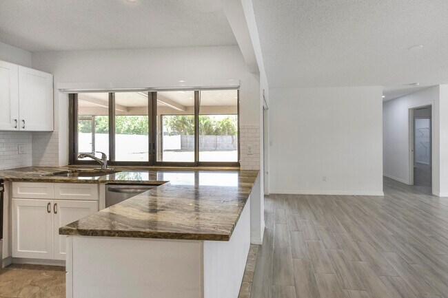 Building Photo - 1168 SE Clifton Ln