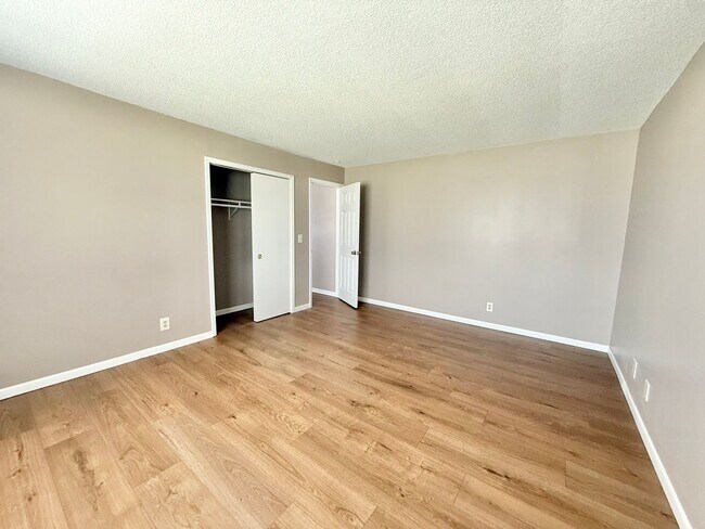 Building Photo - 916 Brentwood Dr
