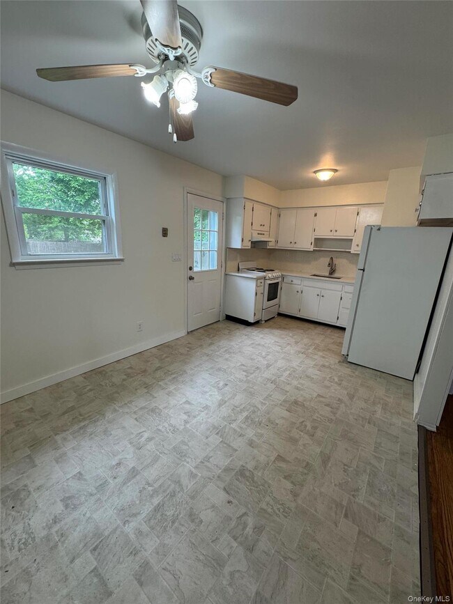 Building Photo - 408 7th St