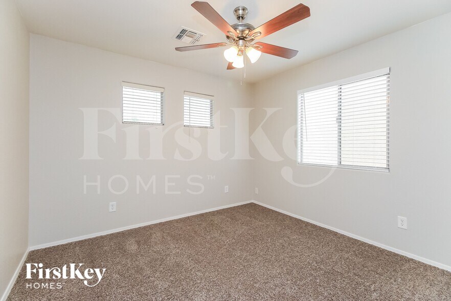 Building Photo - 617 E Payton Cir