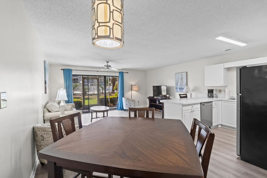 Building Photo - 1920 Bent Grass Dr