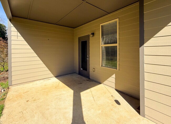 Building Photo - 1252 Washington Dr