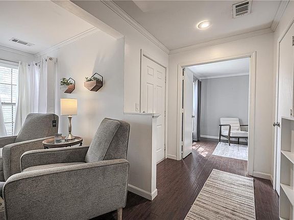 Building Photo - Rare end unit condo at The Crossings, loca...