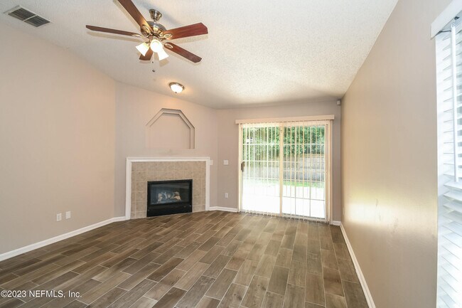 Building Photo - 1693 Spring Branch Dr W