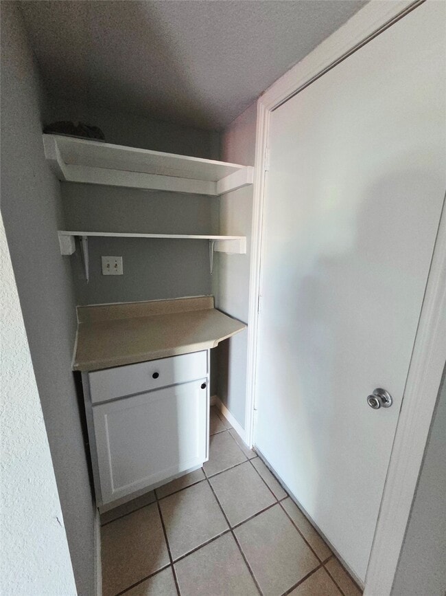 Building Photo - 5403 Ave Q 1/2