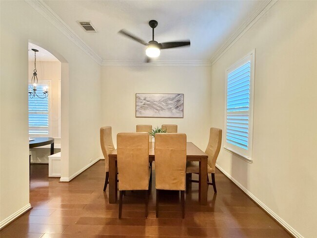 Building Photo - 98 W Montfair Blvd