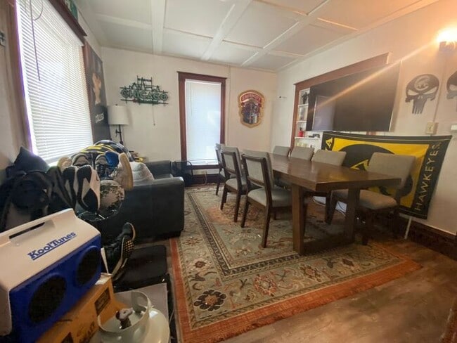 Building Photo - $625 | ROOMMATE WANTED | 7 Bedroom, 3 Bathroom House | Available for Immediate Move-In