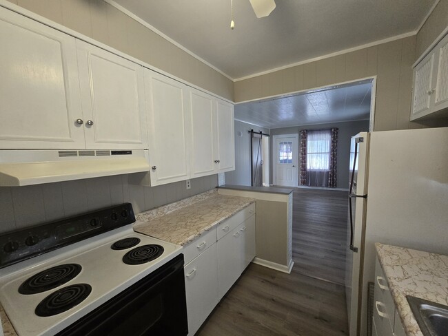 Building Photo - 1124 Kern St