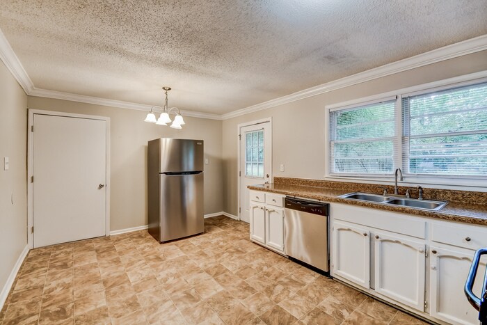 Building Photo - 3776 Hilltop Rd SE