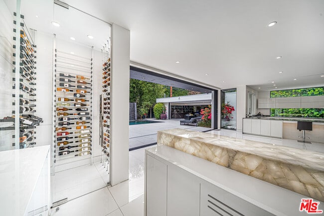 Building Photo - 511 N Rexford Dr