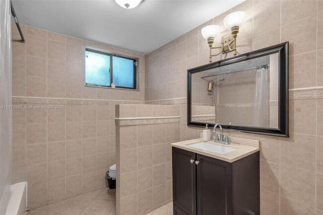 Building Photo - 2 bedroom in North Miami Beach FL 33179