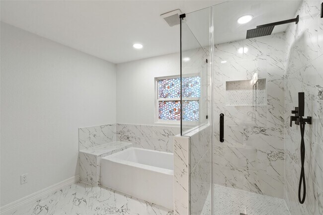 Building Photo - 5425 Jeffrey St