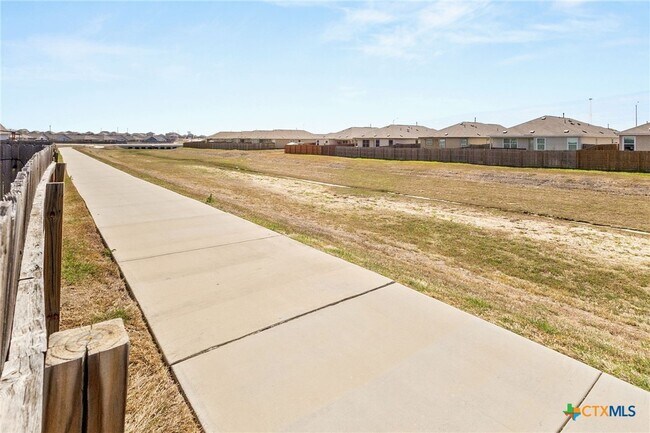 Building Photo - 2844 Rosefinch