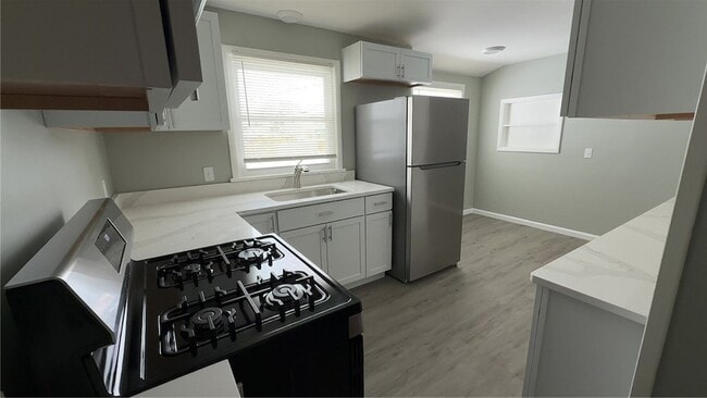 Building Photo - 198 Skycrest Dr