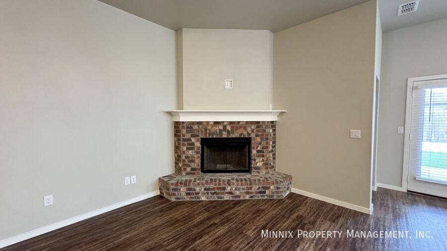 Building Photo - 2006 Kenwood Ave