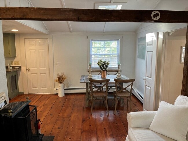 Building Photo - 377 3rd Beach Rd
