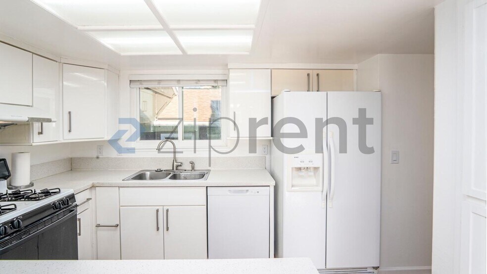 Building Photo - Unit