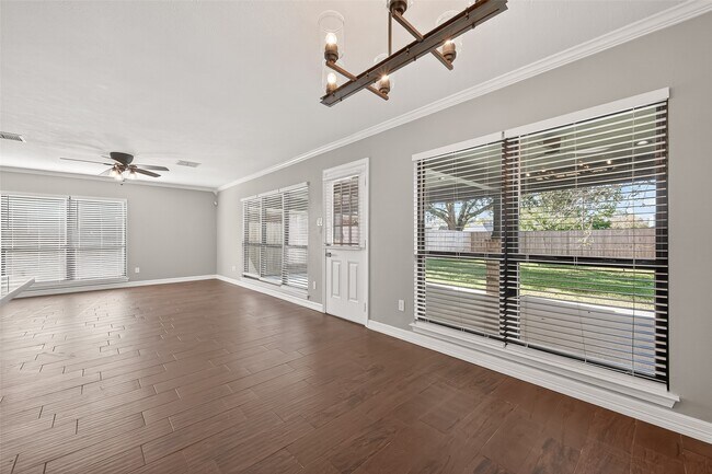 Building Photo - 1720 Old Creek Dr