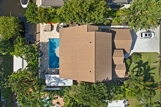 Building Photo - 1050 Brooks Ln