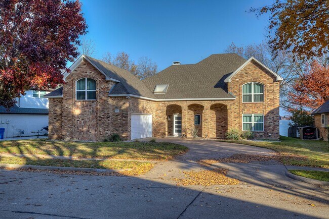 Building Photo - 8606 Columbia Dr