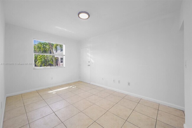 Building Photo - 577 NE 82nd St
