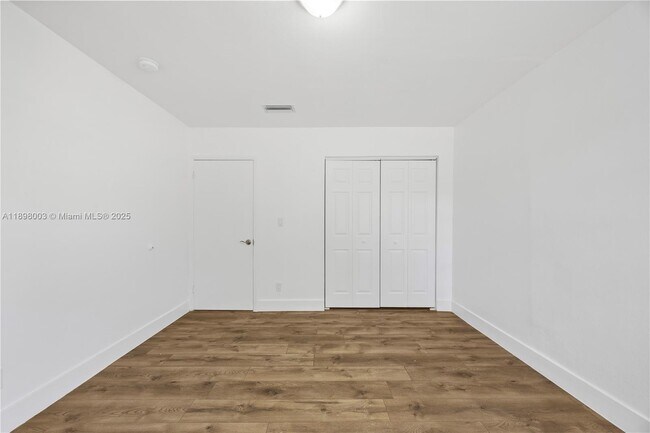 Building Photo - 500 NE 136th St
