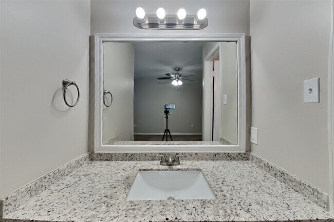 Building Photo - 5315 Derbyshire Dr