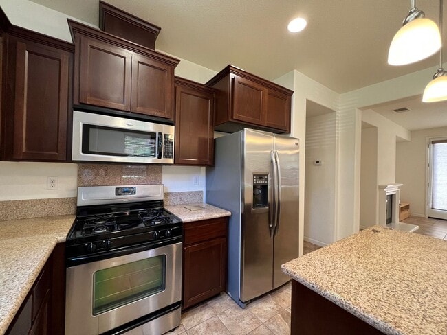 Building Photo - Desirable 4 Bed 3 Bath 2-Story Home in Folsom