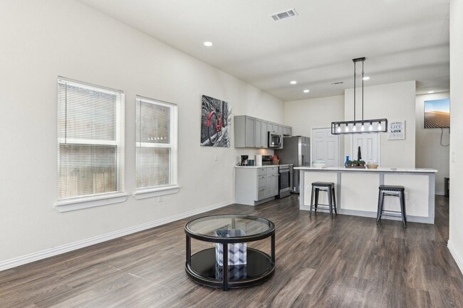 Building Photo - Spacious Custom New Build- 4 Bed 2 Bath Ho...