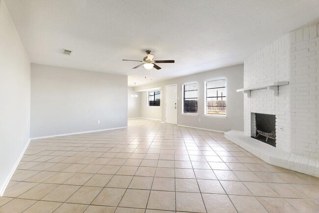 Building Photo - 1214 Doonesbury Dr