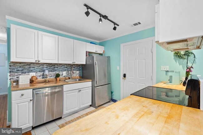 Building Photo - 303 Wilderness Dr