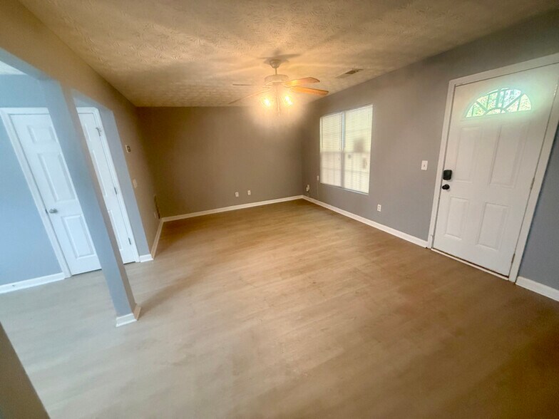 Building Photo - 2418 Piering Dr