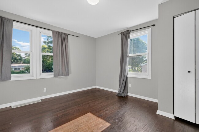 Building Photo - 7945 W 91st St