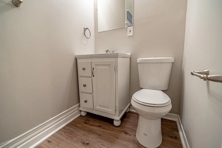 Building Photo - 1031 Dixon Ave