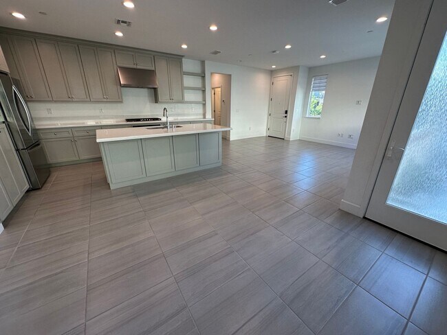 Building Photo - Spacious 4 Bed 2.5 Bath Home in Mountain House with Solar!