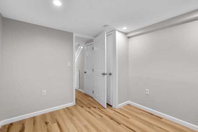 Building Photo - 15 N Bradford St