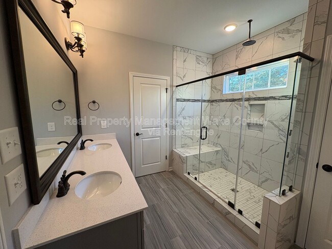 Building Photo - 1664 Highpoint St