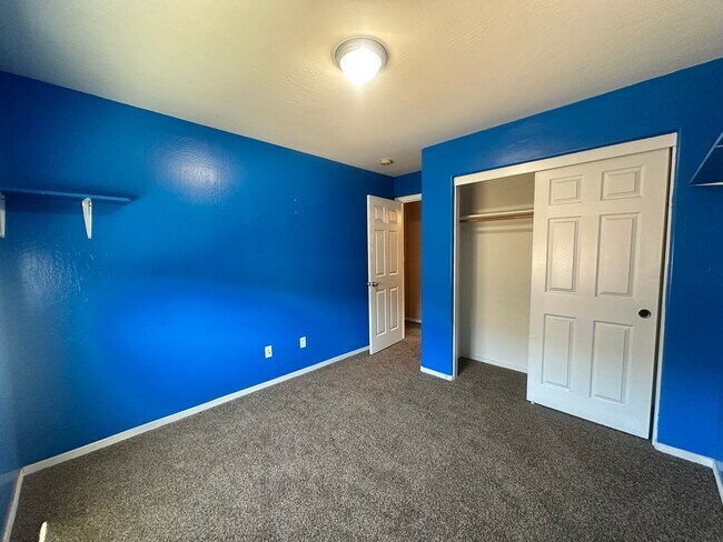 Building Photo - Hanford home w/pool coming soon!