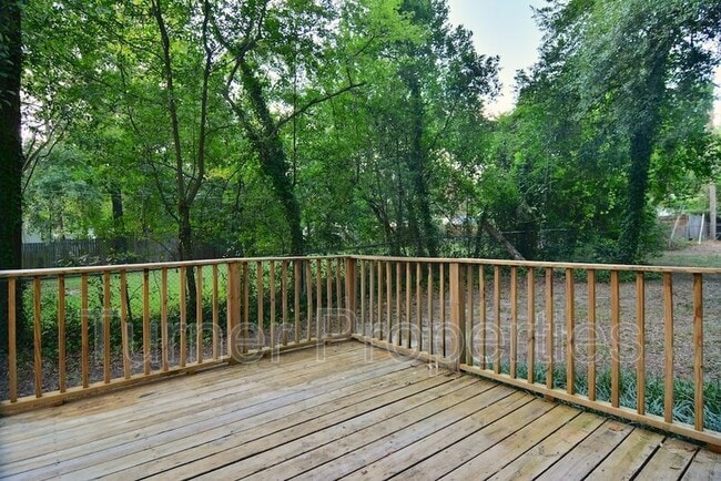 Building Photo - 2729 Kingswood Dr