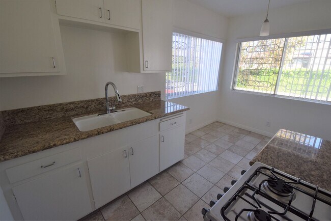 Building Photo - 11204