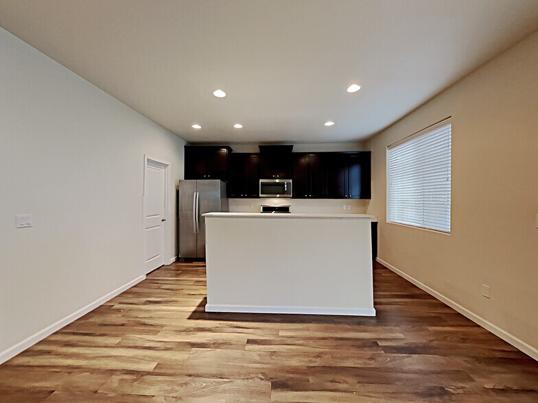 Building Photo - 9011 NE 165th Ave