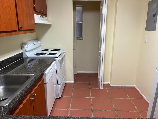 Building Photo - 7911 N Colony Cir