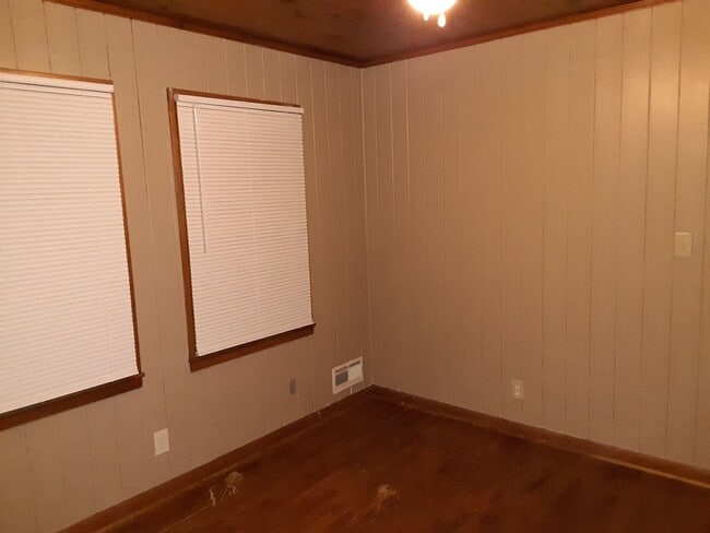 Building Photo - 3 Bedroom 2 Bath located in Oxford
