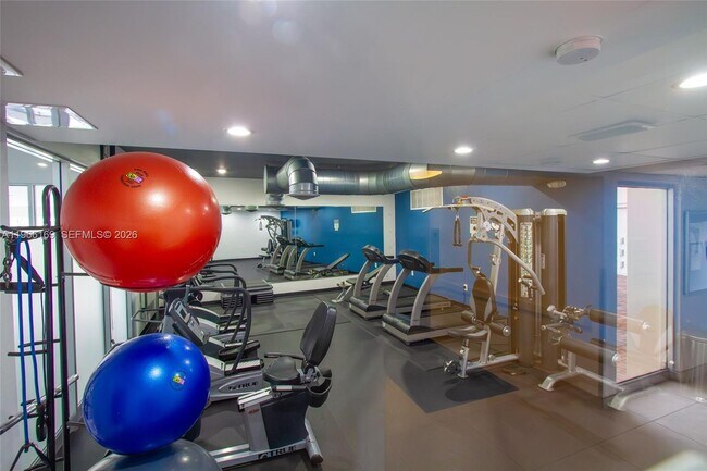 Building Photo - 401 Golden Isles Dr