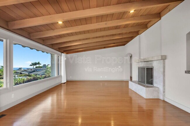 Building Photo - 5940 La Jolla Mesa Dr