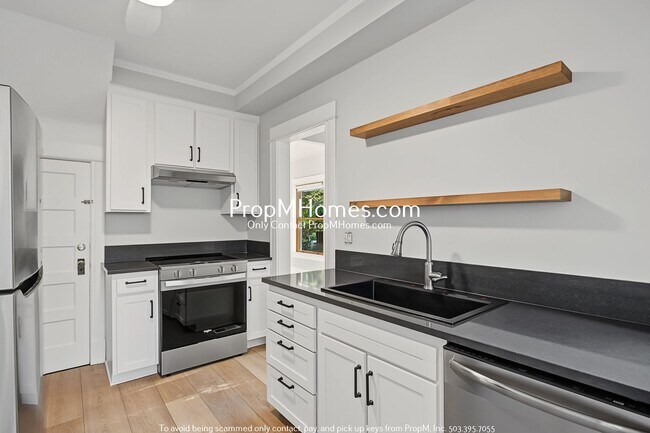 Building Photo - Updated Two Bedroom Duplex in Buckman!