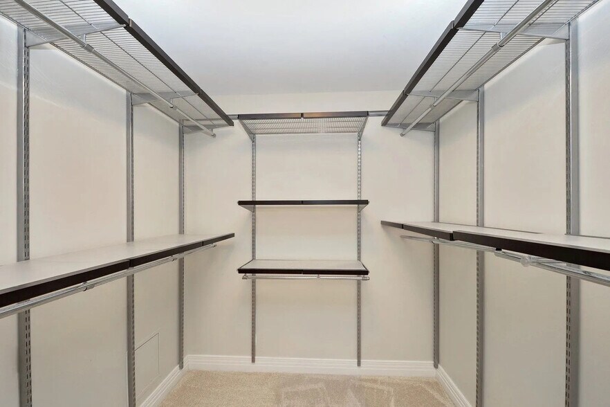 Building Photo - 600 N Lake Shore Dr