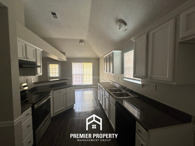 Building Photo - Stunning 3BR/2BA Arlington Home with Vaulted Ceilings, Luxury Bath & 2-Car Garage!