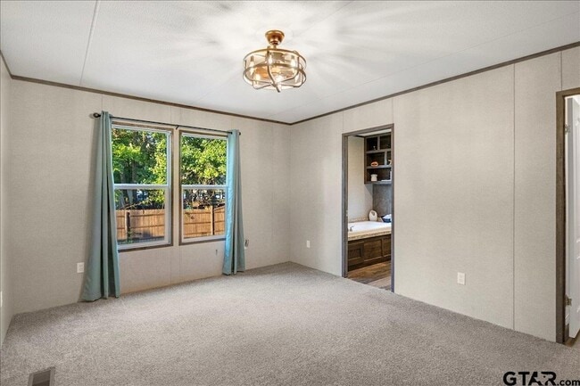 Building Photo - 409 Willow Dr